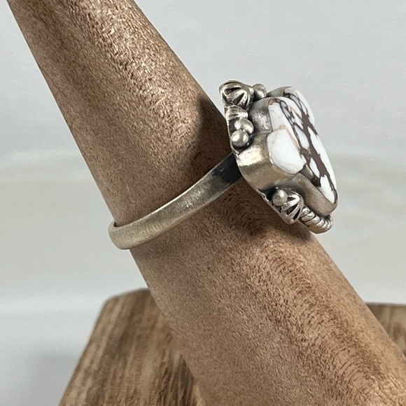 925 Solid Sterling Silver Wild Horse Magnesite Cow Gemstone Ring Size 7.75 - Picture 2 of 8